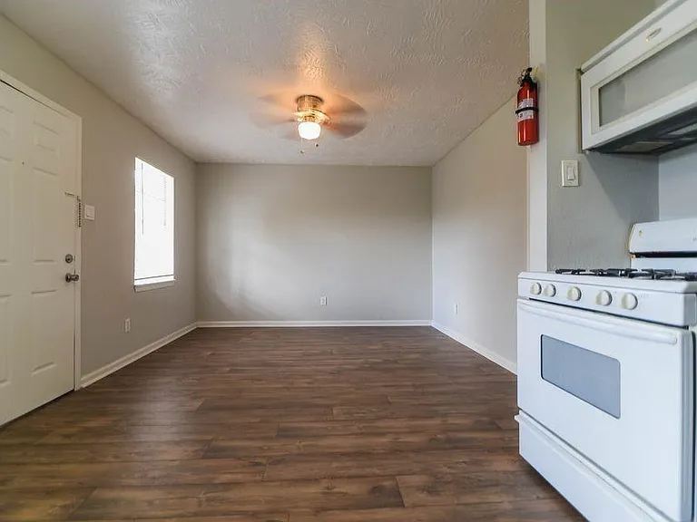 311 Campbell Ave #8 — Photo 4