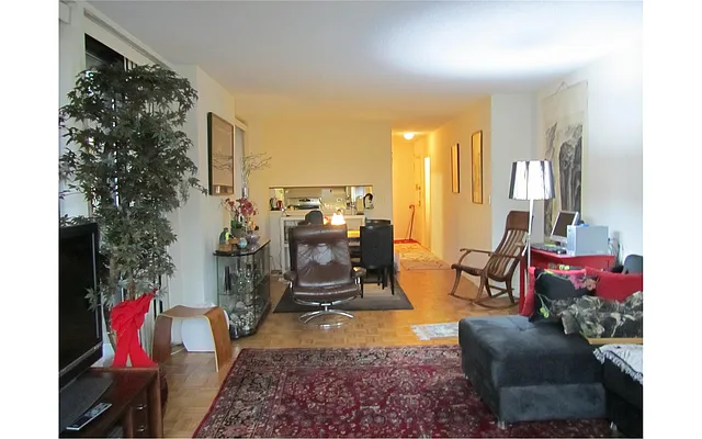 Sold by Douglas Elliman | media 14