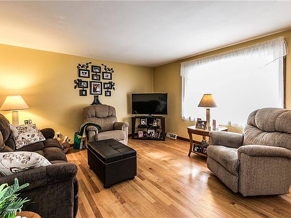 4th image of 5509 Chateau Ln