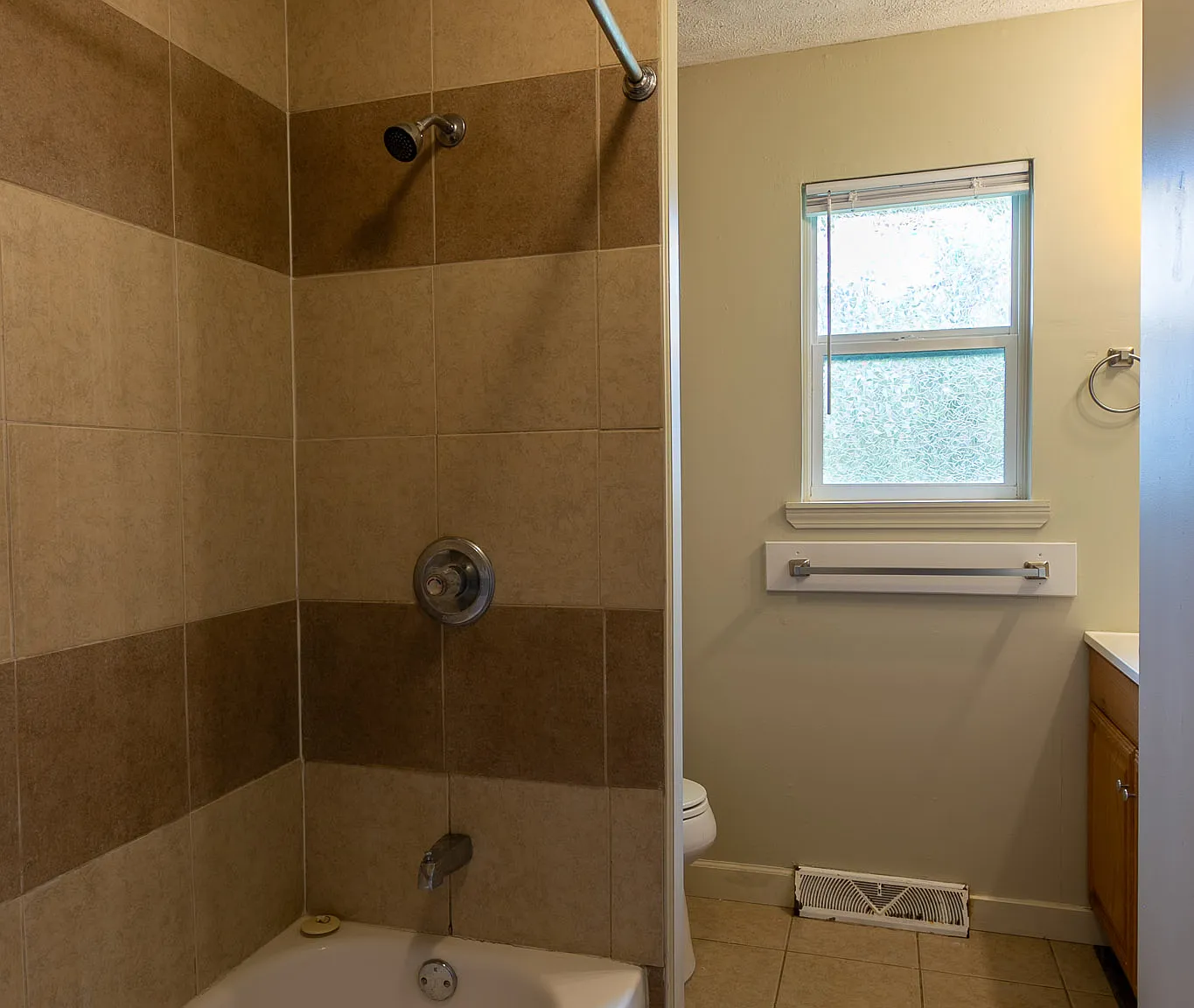 3 bed, 1080 sqft, $1,250 — Photo 3