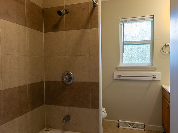 3rd image of 801 S 6th St