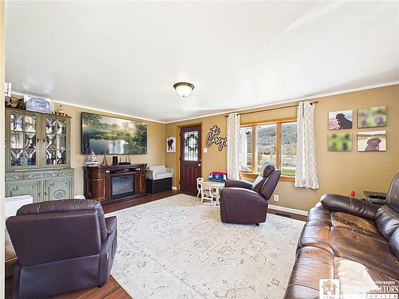 2nd image of 2714 Oakes Rd