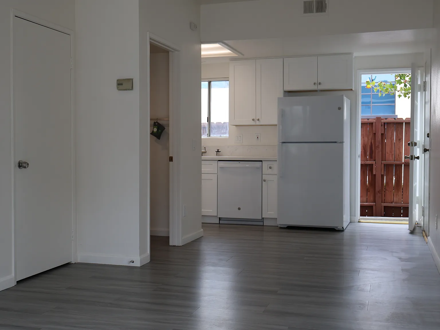 2 bed, 1.5 bath, 920 sqft, $3,100 — Photo 4