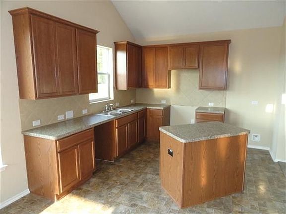 3rd image of 202 Crosby Village Dr