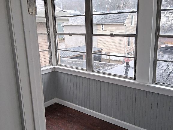 3rd image of 722 6th Ave #F2