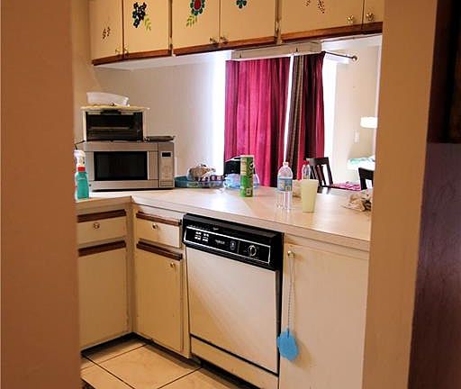 4th image of 326 NE 13th Ter