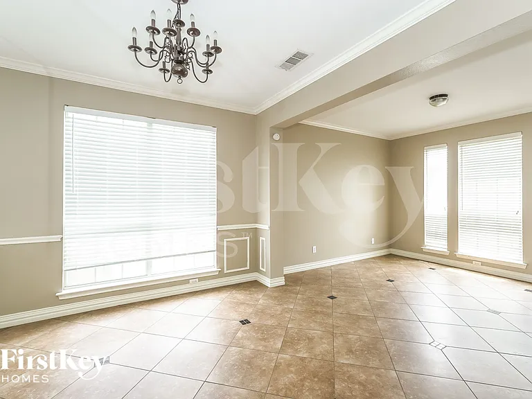 1321 Lyra Ln — Photo 4