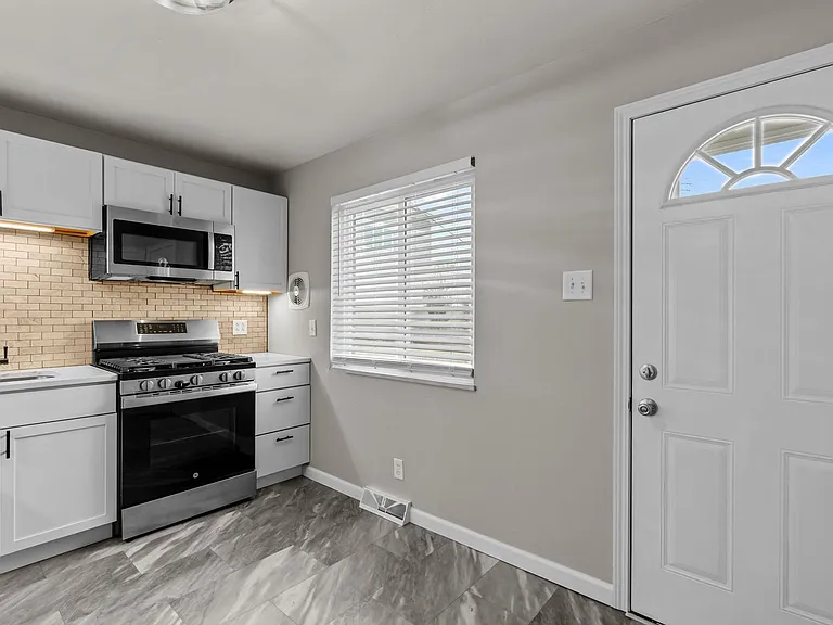 945 Ohlman Ave — Photo 7
