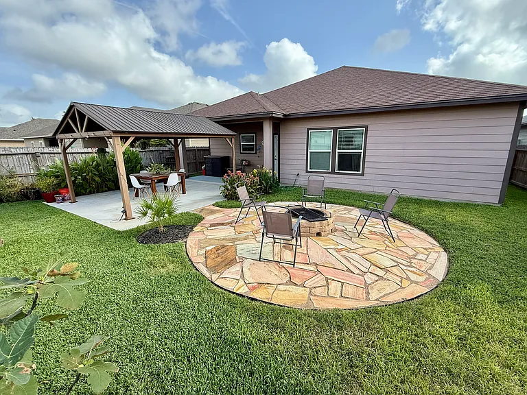 7649 Granite Dr — Photo 3