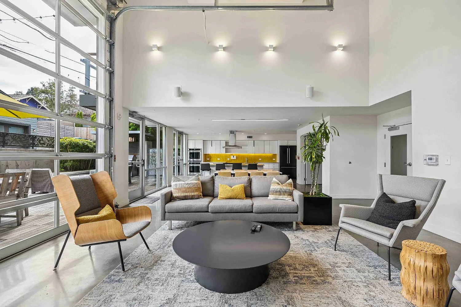 Janus Apartments — Photo 1