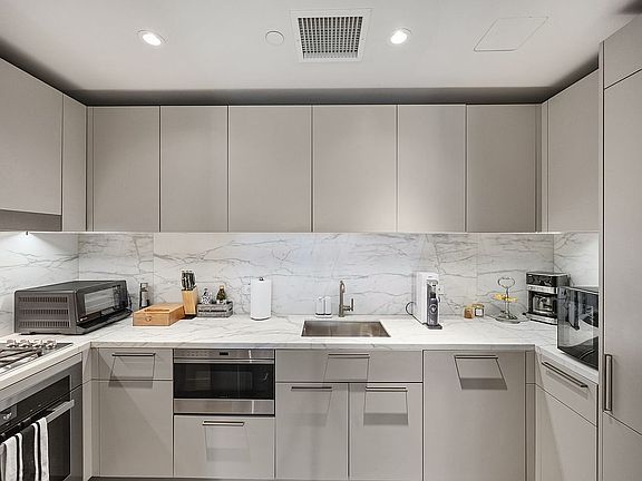 5th image of 305 E 51st St APT 20B