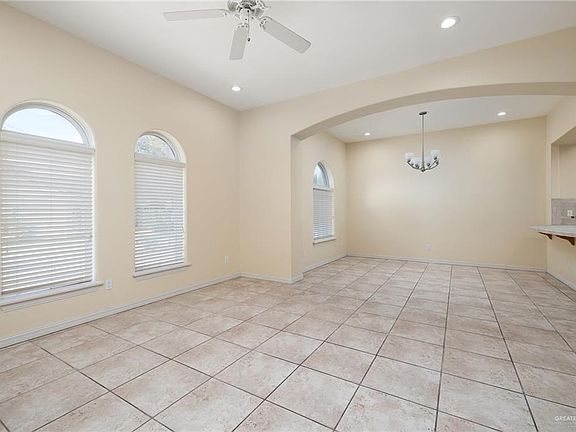 3rd image of 800 Sunset Dr APT A1