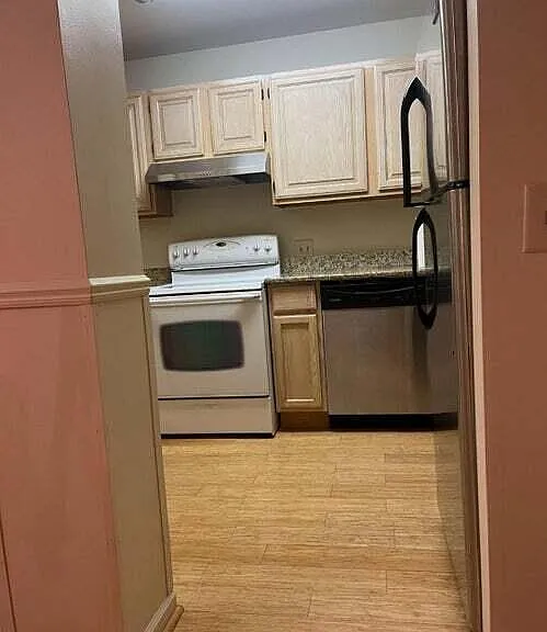 2233 S Huron Pkwy #2 — Photo 4