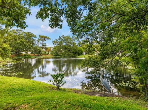 10495 Longwood Dr, Seminole, FL 33777