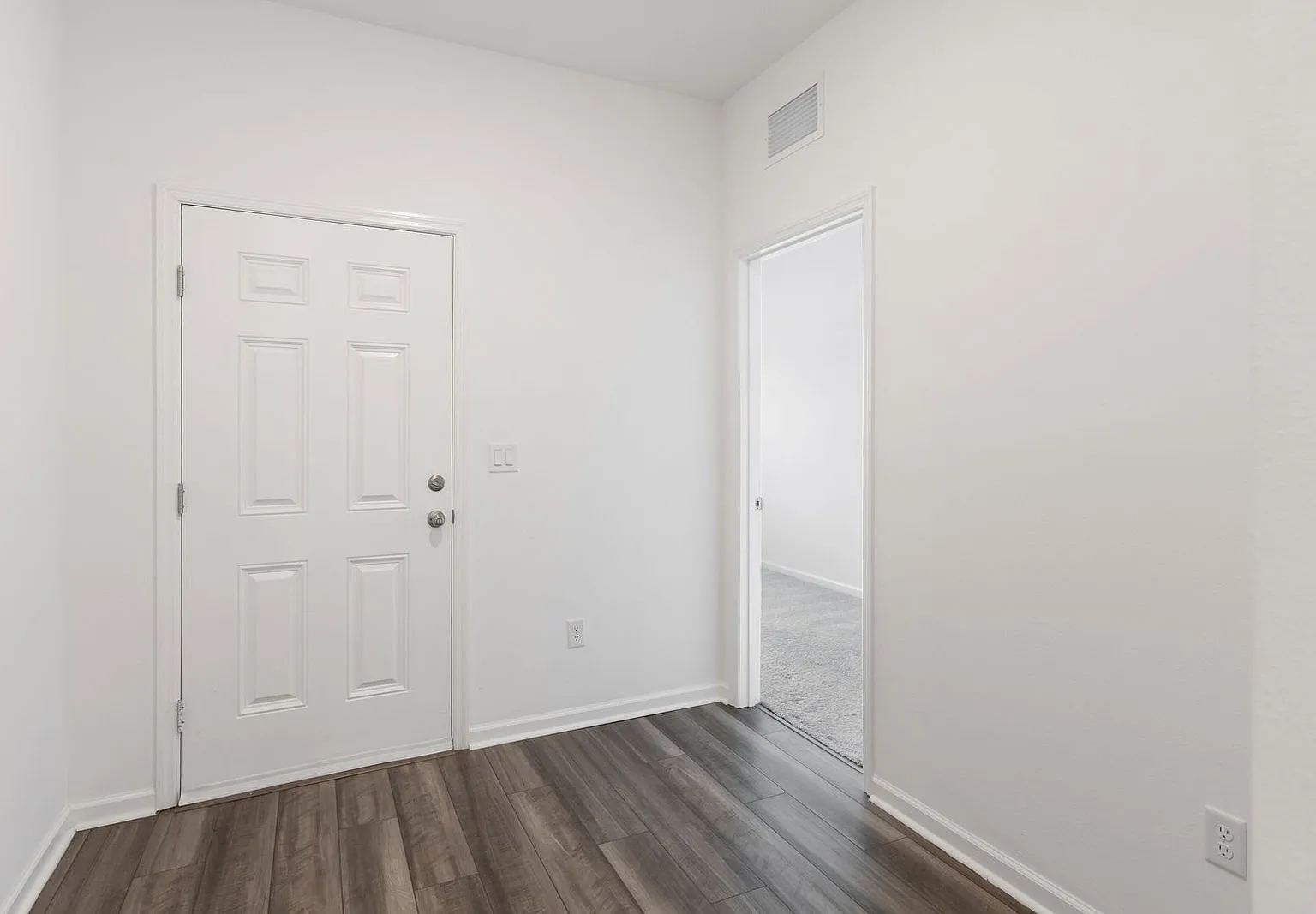 4 bed, 3.0 bath, 1900 sqft, $2,450 — Photo 3