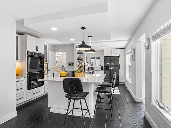 4th image of 438 Reservoir St