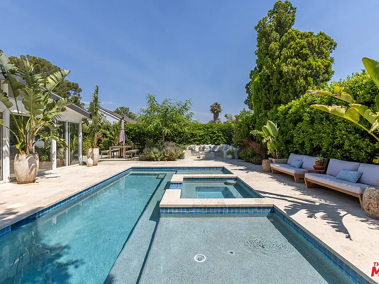 7442 Capps Ave — Photo 3