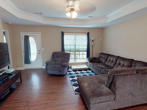 4th image of 695 Mill Pond Dr