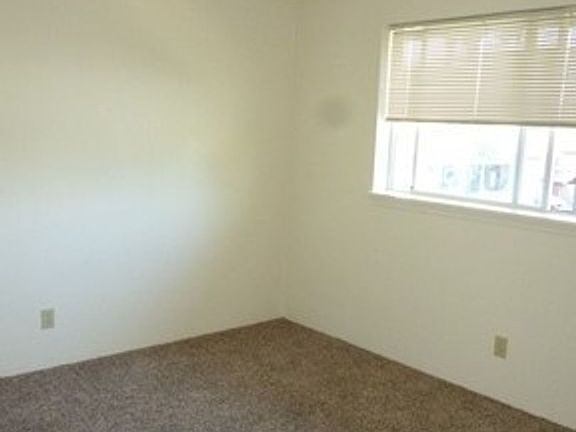 3rd image of 1110 Woodrow Ln #9