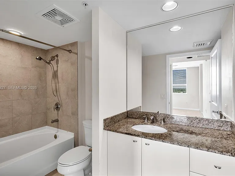610 W Las Olas Blvd #1121N — Photo 9