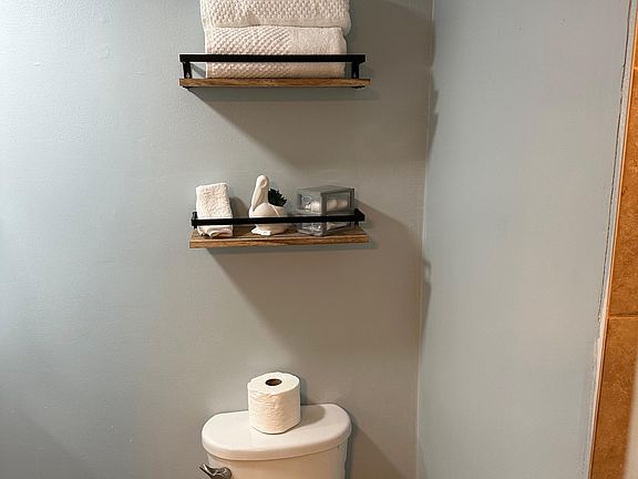 3rd image of 638 Wesley Ave Unit 3