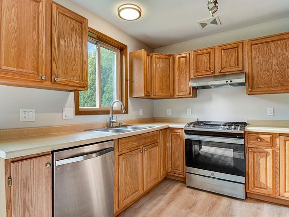 5th image of 212 Pine St