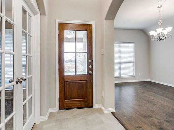 4th image of 3320 Greenway Dr
