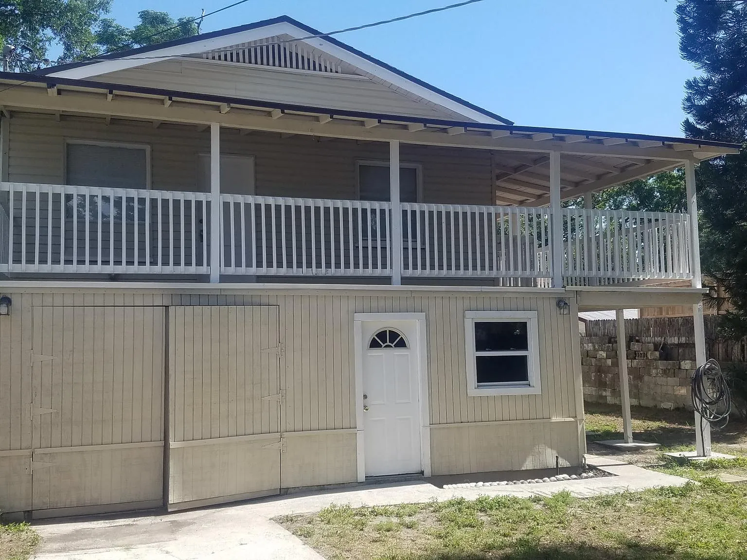 3 bed, 936 sqft, $1,800 — Photo 1