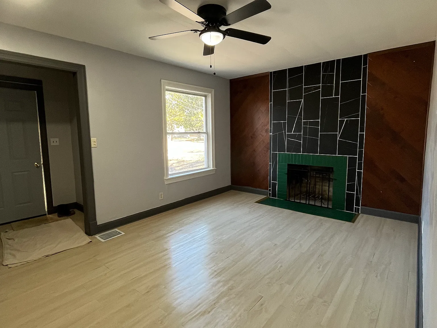3 bed, 1300 sqft, $1,450 — Photo 2