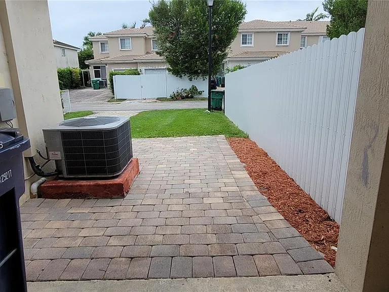 27300 SW 140th Psge — Photo 28