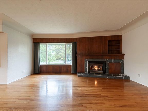 5th image of 1794 Barrie Rd