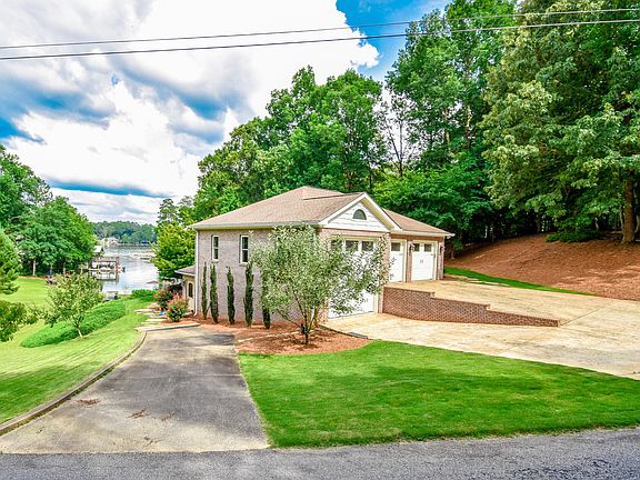 3rd image of 66 Redwood Dr