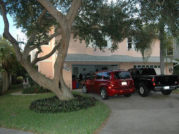 3rd image of 300 Lindsey Ct