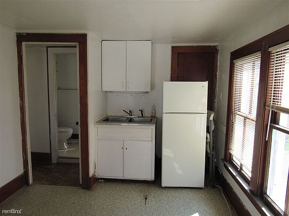 707.5 N. Monroe Kitchen View 2