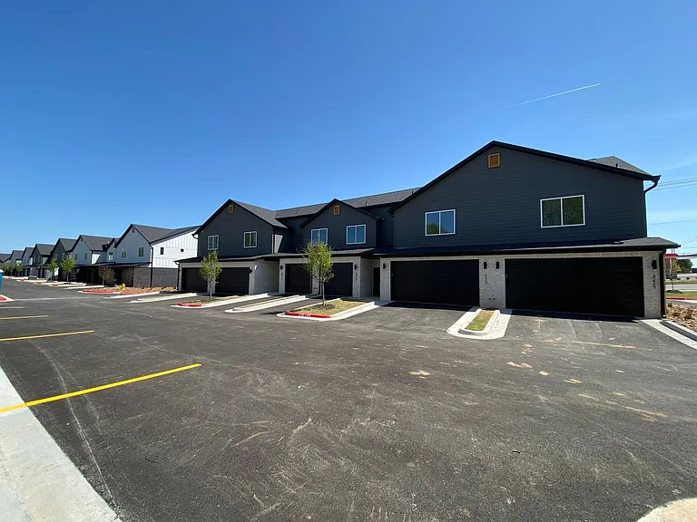 3200 SW 2nd St — Photo 16