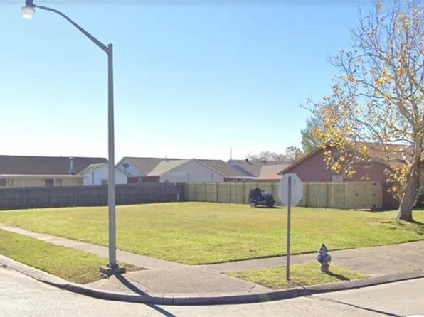 1600 Cottage Ln, Harvey, LA 70058