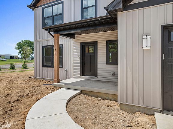 3rd image of 20 Wood Dr