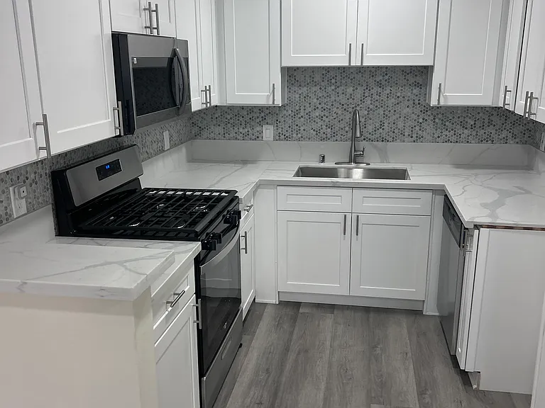 4717 Ben Ave Apartments — Photo 11