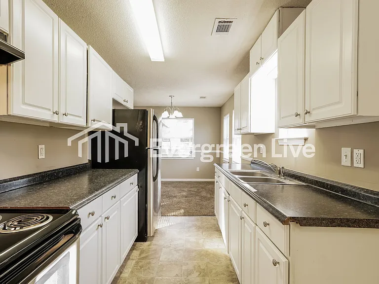 1151 Weston St — Photo 7