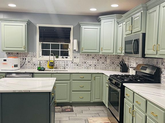 3rd image of 906 Vanderbilt Dr
