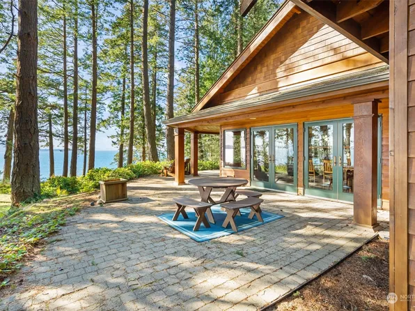 1452 S Nugent Road, Lummi Island, WA 98262