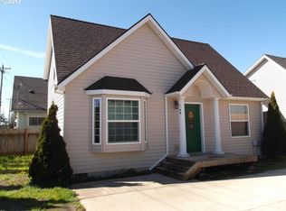 410 Del Monte Ave #B, Tillamook, OR 97141