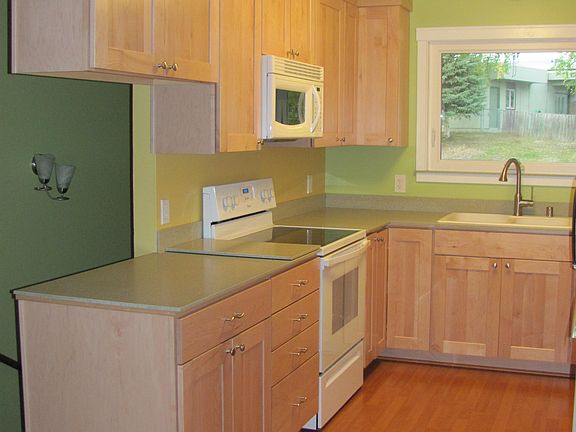 3rd image of 2172 Stanford Dr