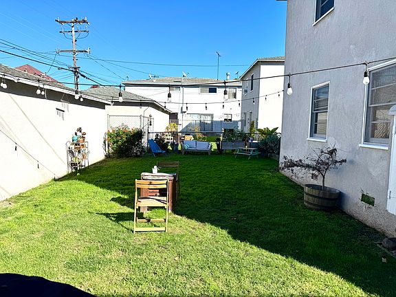 3rd image of 1037 Ocean Park Blvd #A