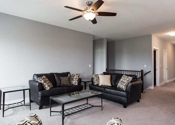 3rd image of 110 Aspen Dr NE