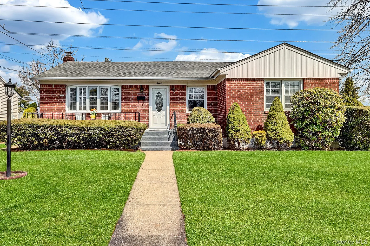 70 Martin Road N photo 1