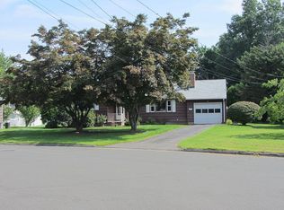 18 Tavener Cir, Newington, CT 06111