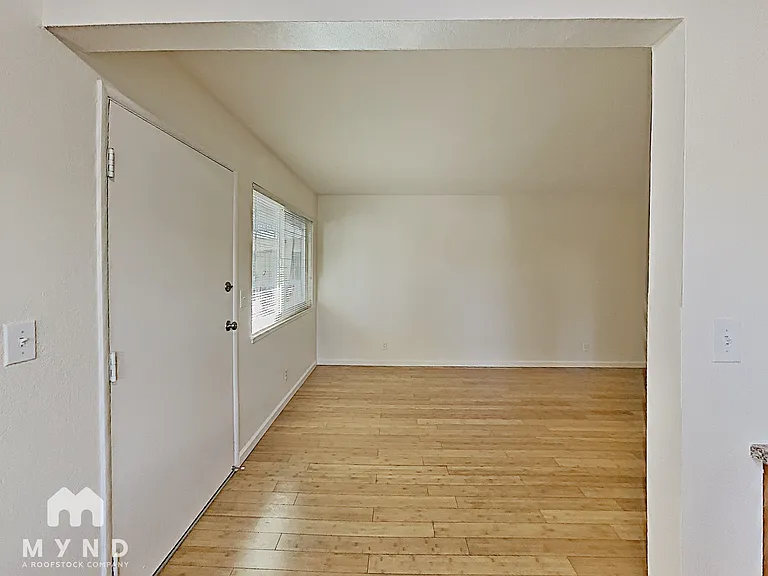 2376 Sutter Ave #2 — Photo 2