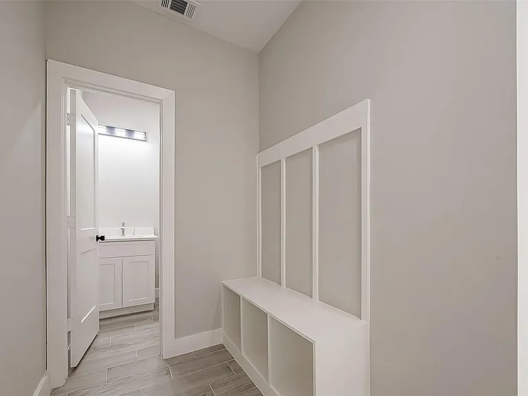 8128 Chateau St — Photo 22