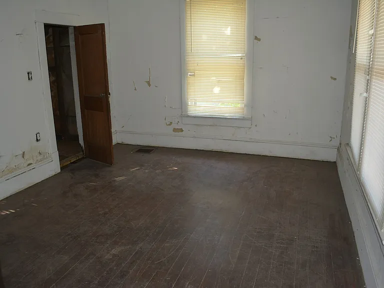 837 Kentucky Ave SW — Photo 9